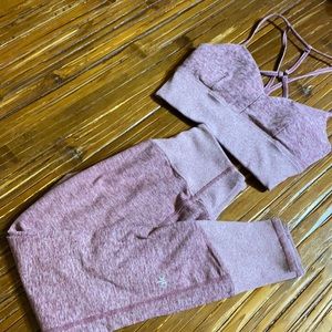 ALO YOGA SPORTS BRA & LEGGINGS SET🌸